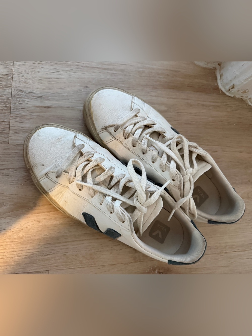 Veja Campo sneakers White Leather Low-Top Sneakers with Blue Accent